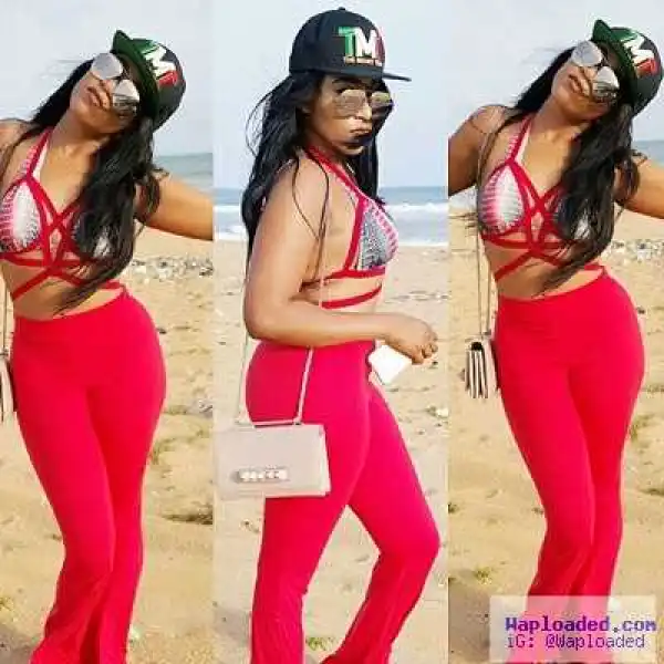 Actress Rukky Sanda Dazzles In Ab Revealing Outfit At A Lagos Beach (Photos)